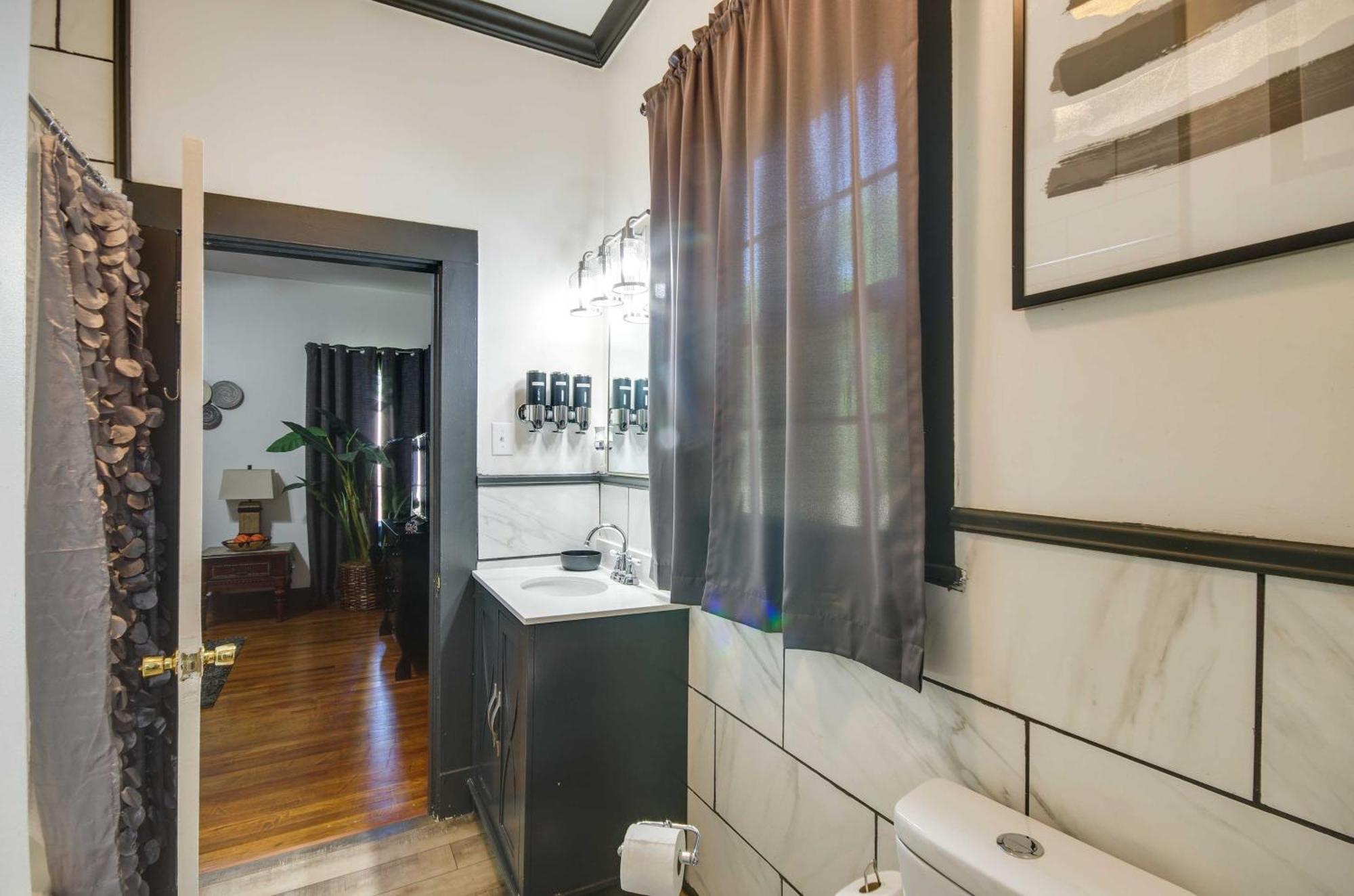 Updated Greenwood Cottage Apt Less Than 1 Mi To Dtwn! Εξωτερικό φωτογραφία